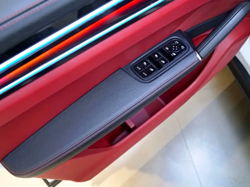 Porsche Cayenne — миниатюра 17