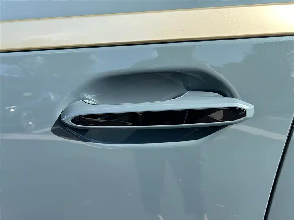 BMW XM — миниатюра 20