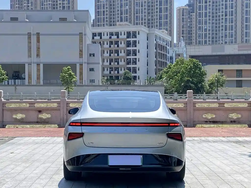 XPeng P7 — миниатюра 8
