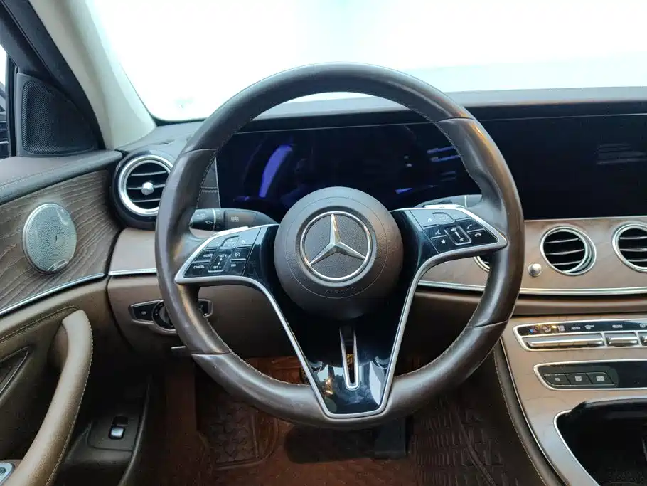 Mercedes-Benz E-Class — миниатюра 15
