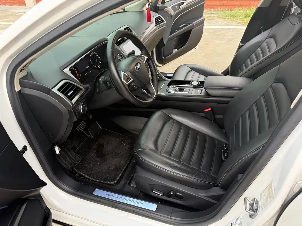 Ford Mondeo — миниатюра 7
