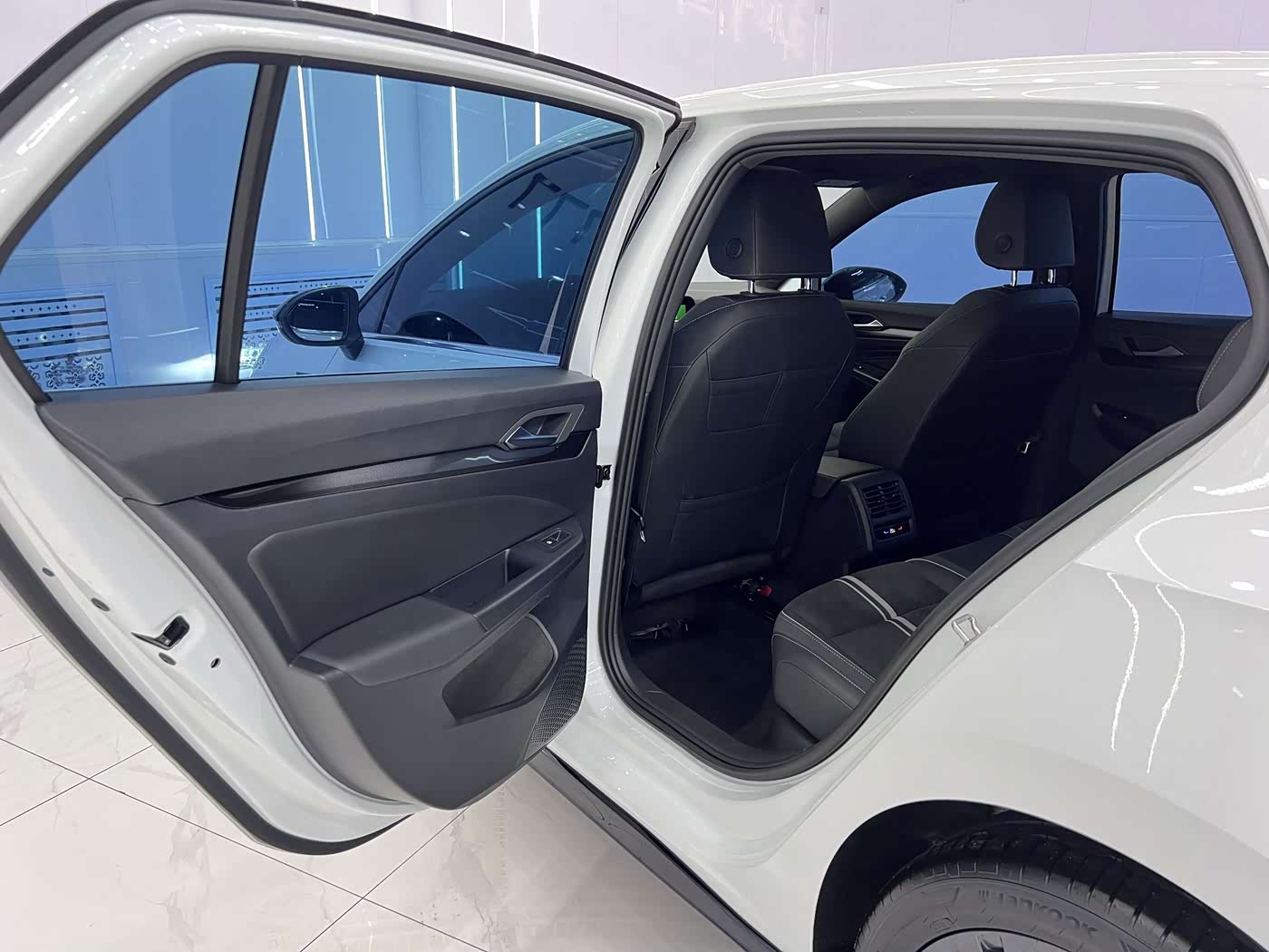Volkswagen Golf 1.4 л 2024 г. Белый, пробег 47000 км