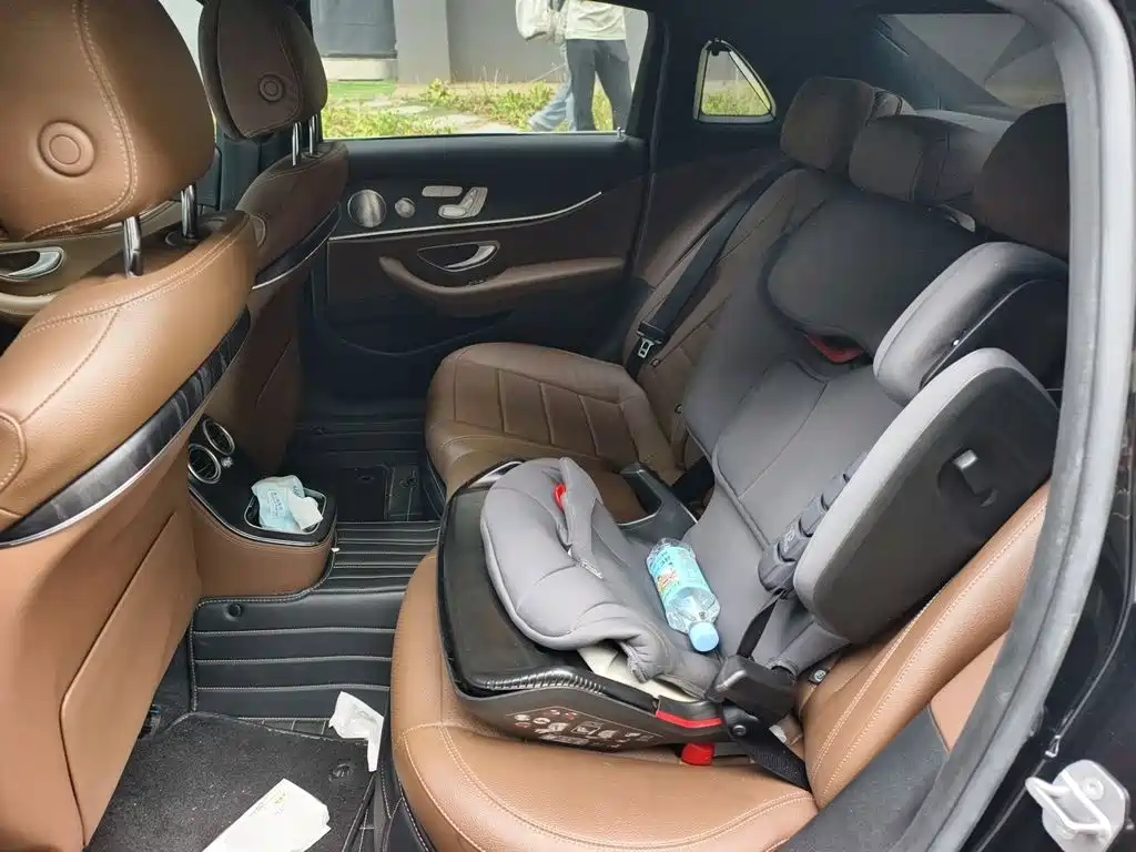 Mercedes-Benz E-Class — миниатюра 13