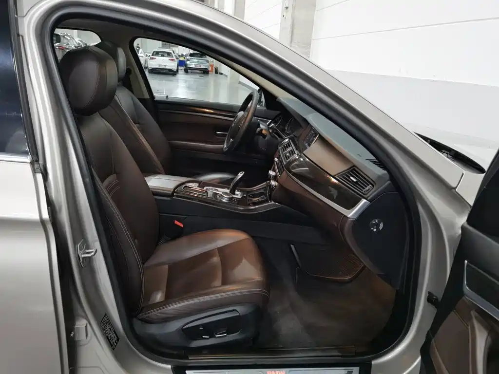 BMW 5 Series — миниатюра 23