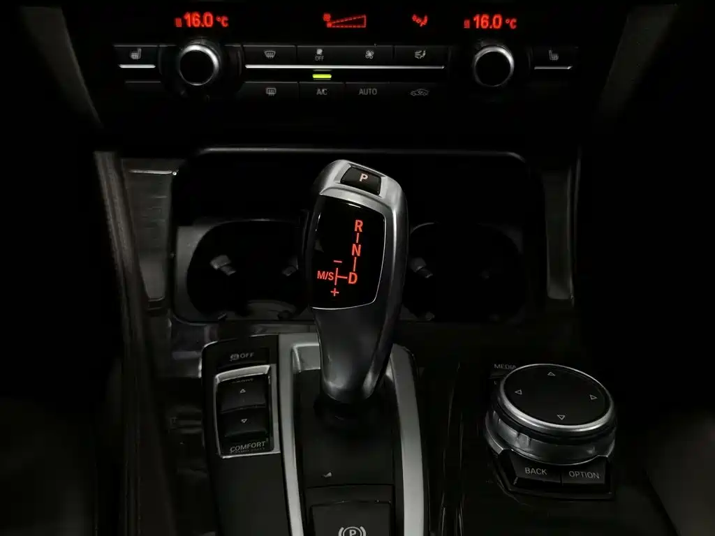 BMW 5 Series — миниатюра 13