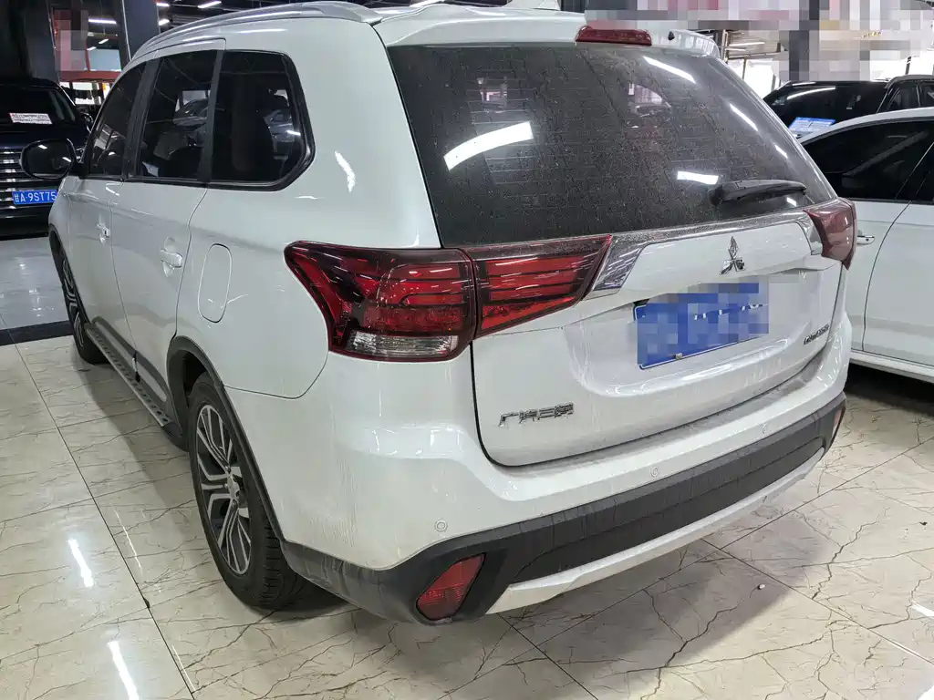 Mitsubishi Outlander — миниатюра 4