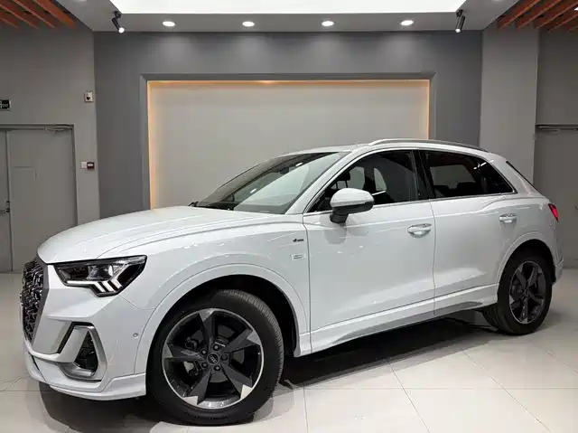 AUDI Q3 2024