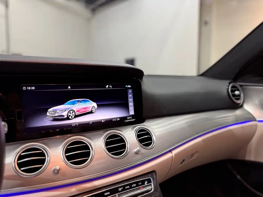 Mercedes-Benz E-Class (Import) — миниатюра 11