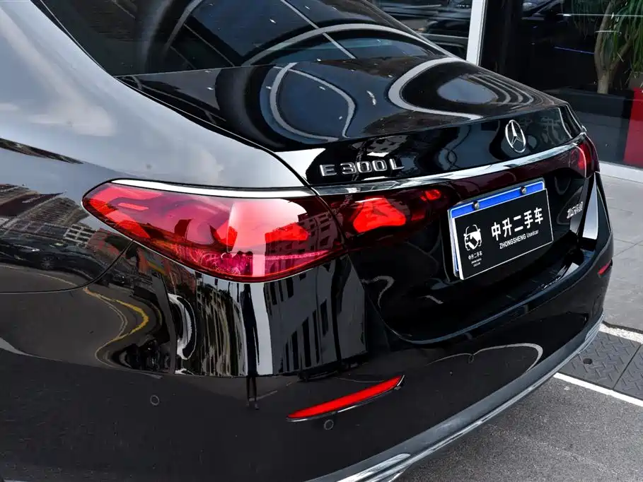 Mercedes-Benz E-Class — миниатюра 18