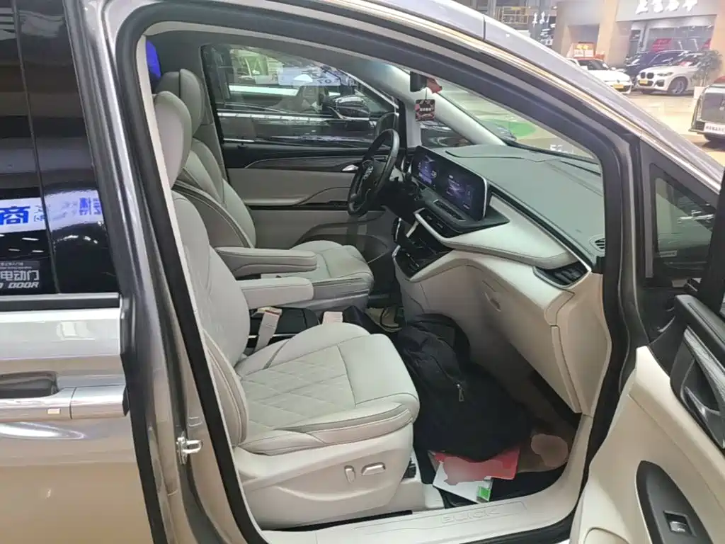Buick GL8 — миниатюра 25