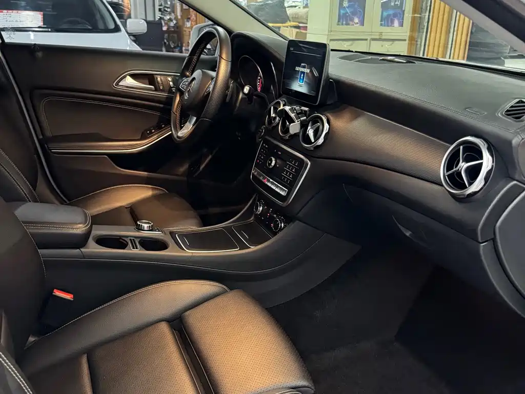 Mercedes-Benz GLA — миниатюра 9