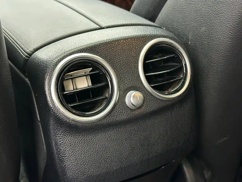 Mercedes-Benz C-Class — миниатюра 11