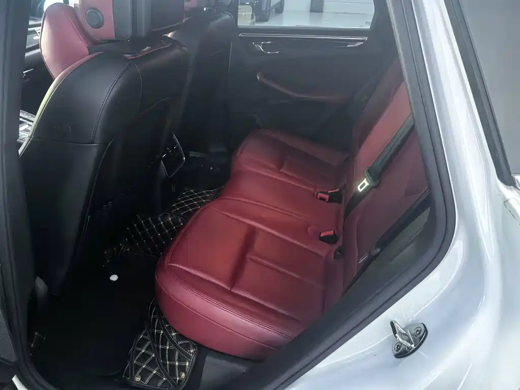 Porsche Macan — миниатюра 5