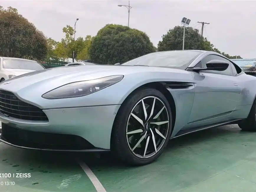 ASTON MARTIN DB11