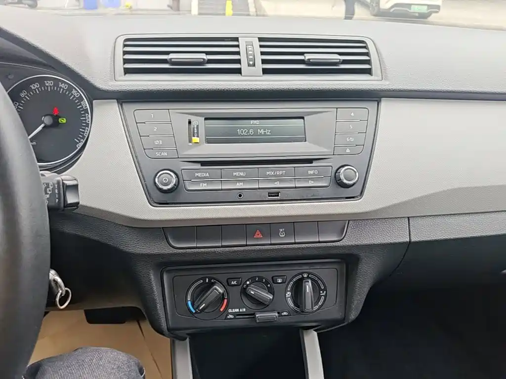 Skoda Fabia — миниатюра 13