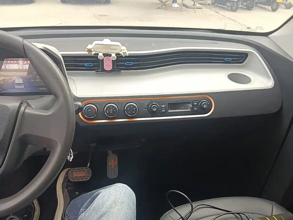 Wuling MINIEV — миниатюра 10