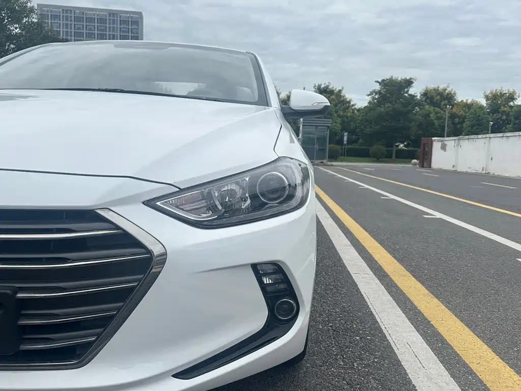 Hyundai Elantra — миниатюра 4