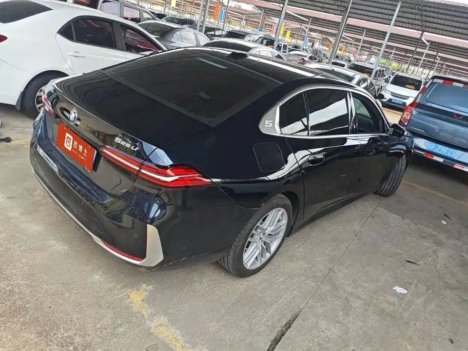BMW 5 Series — миниатюра 5