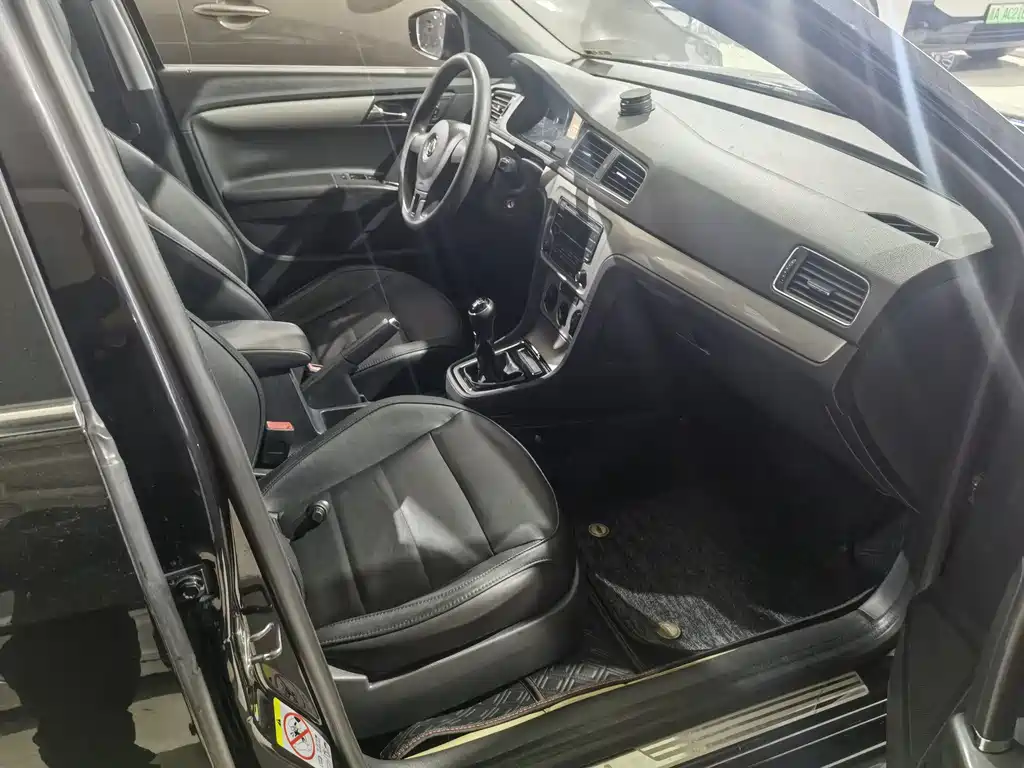 Volkswagen Lavida 2013 1.6L MT Comfort