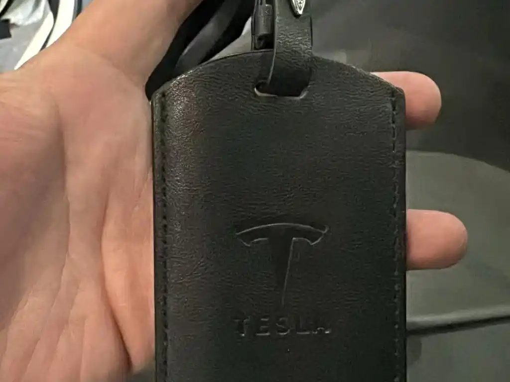 Tesla Model Y — миниатюра 9