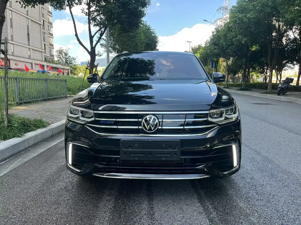 Volkswagen Tiguan L PHEV — миниатюра 2