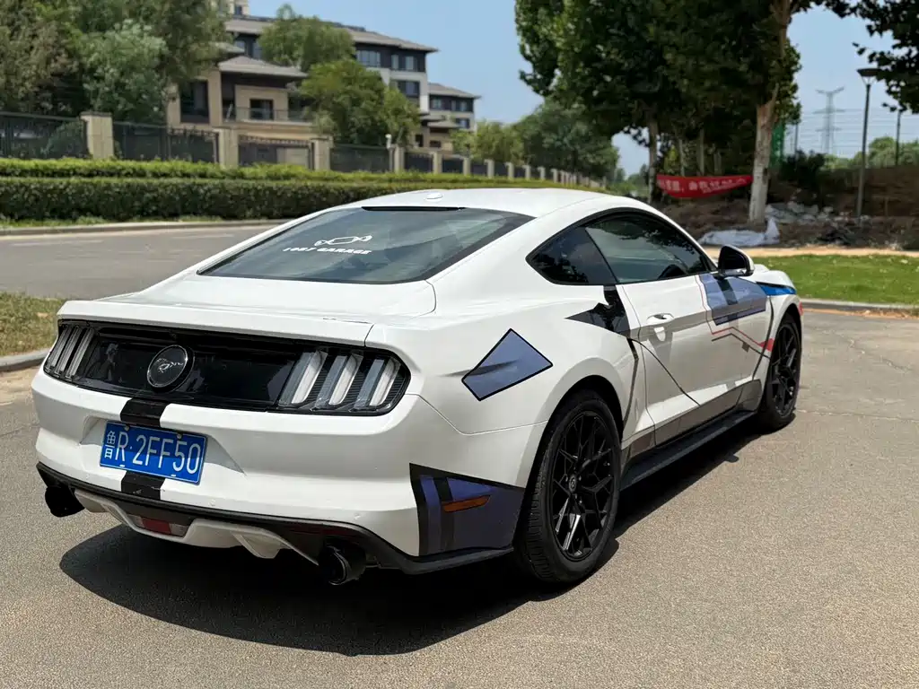 Ford Mustang — миниатюра 7