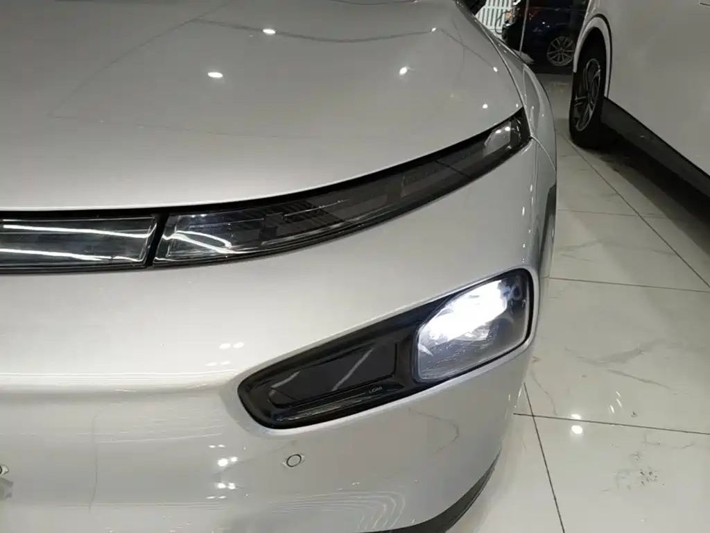XPeng P7 — миниатюра 24