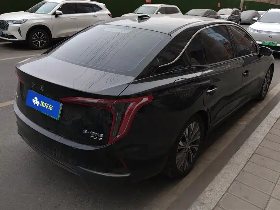 Hongqi HONGQI E QM5