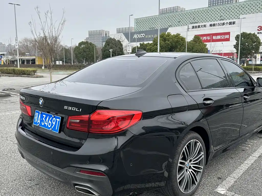 BMW 5 SERIES
