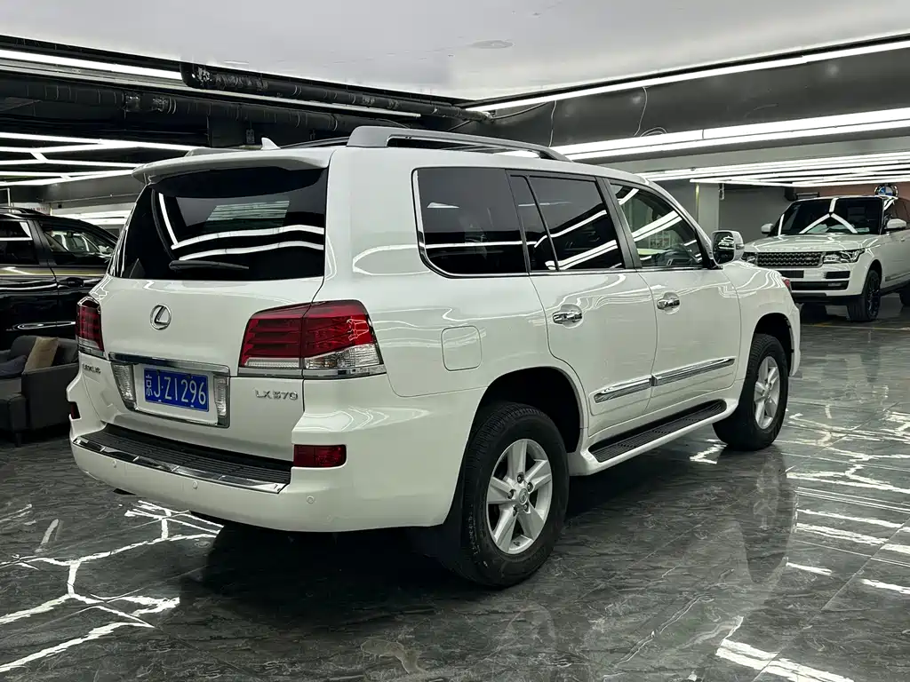 Lexus LX — миниатюра 9