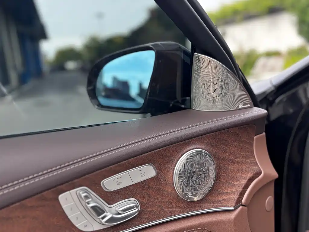 Mercedes-Benz E-Class — миниатюра 13
