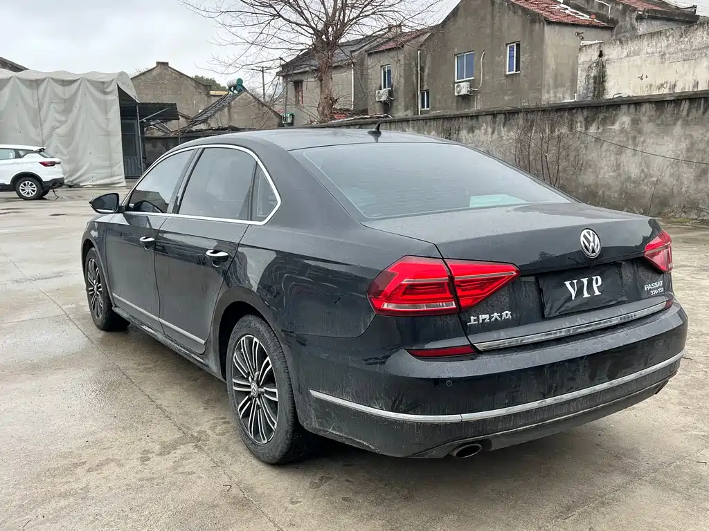 VOLKSWAGEN PASSAT