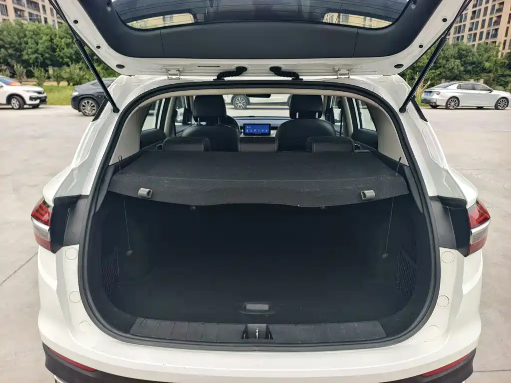 Geely Binyue — миниатюра 10