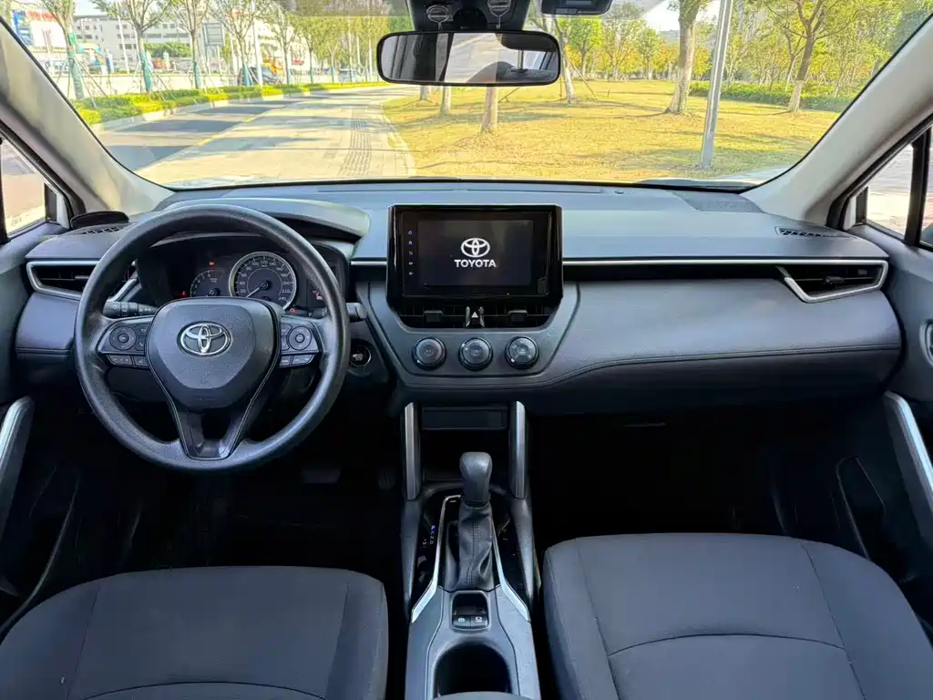 Toyota Corolla Cross — миниатюра 8