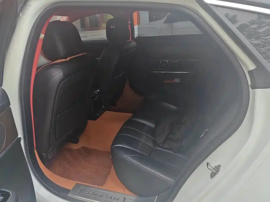 Jaguar XJ — миниатюра 11