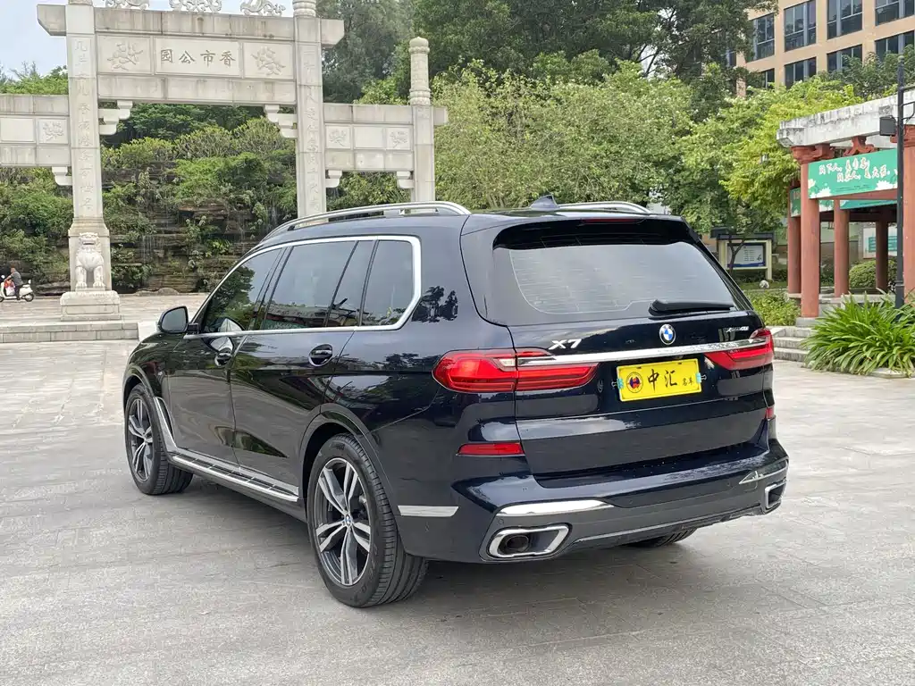 BMW X7