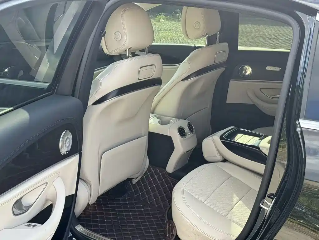 Mercedes-Benz E-Class — миниатюра 11