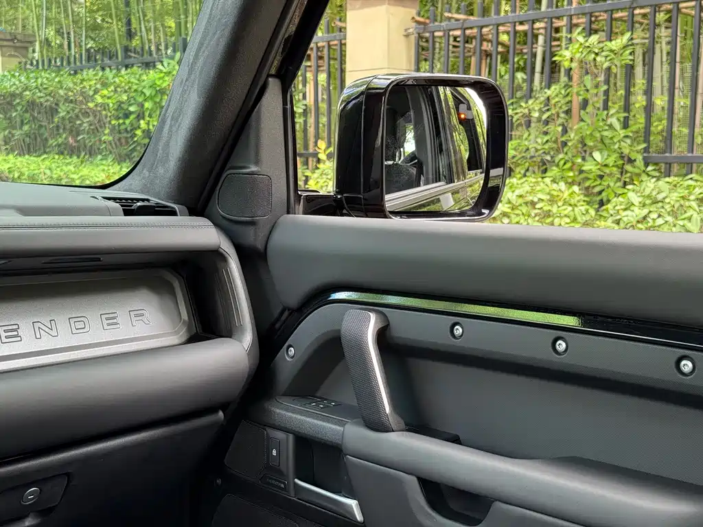 Land Rover Defender — миниатюра 11