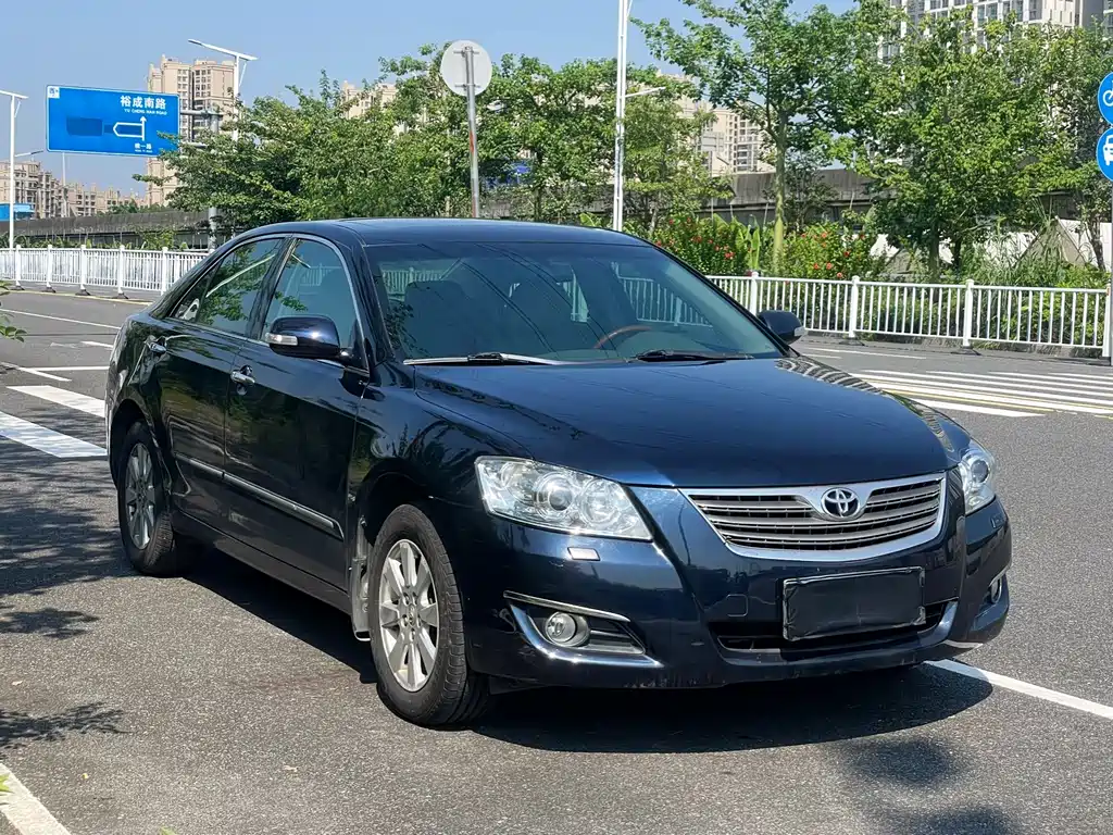 Toyota Camry — миниатюра 4