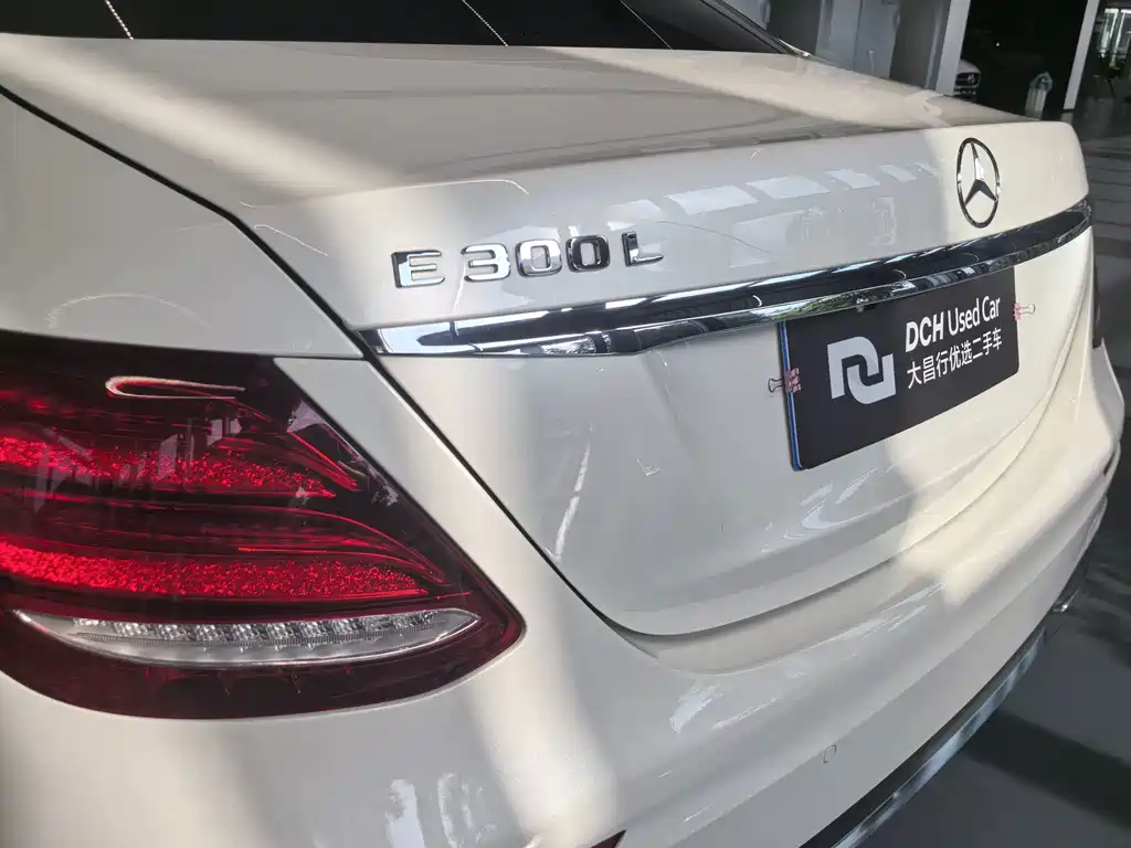 Mercedes-Benz E-Class — миниатюра 7