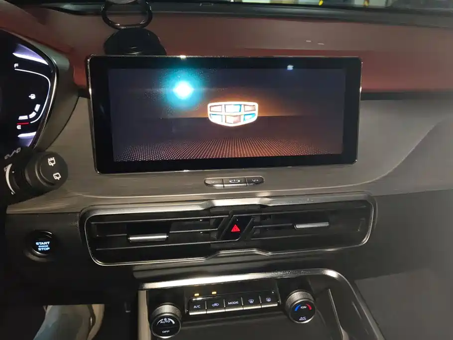 Geely Binyue — миниатюра 13