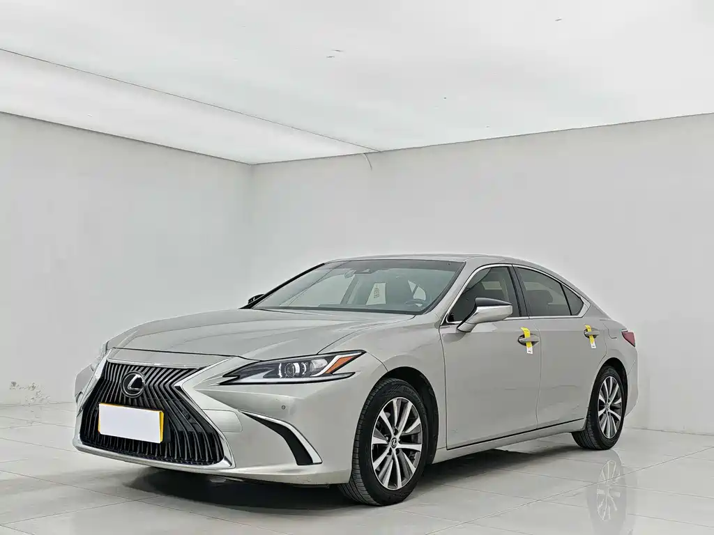 Lexus ES 2020