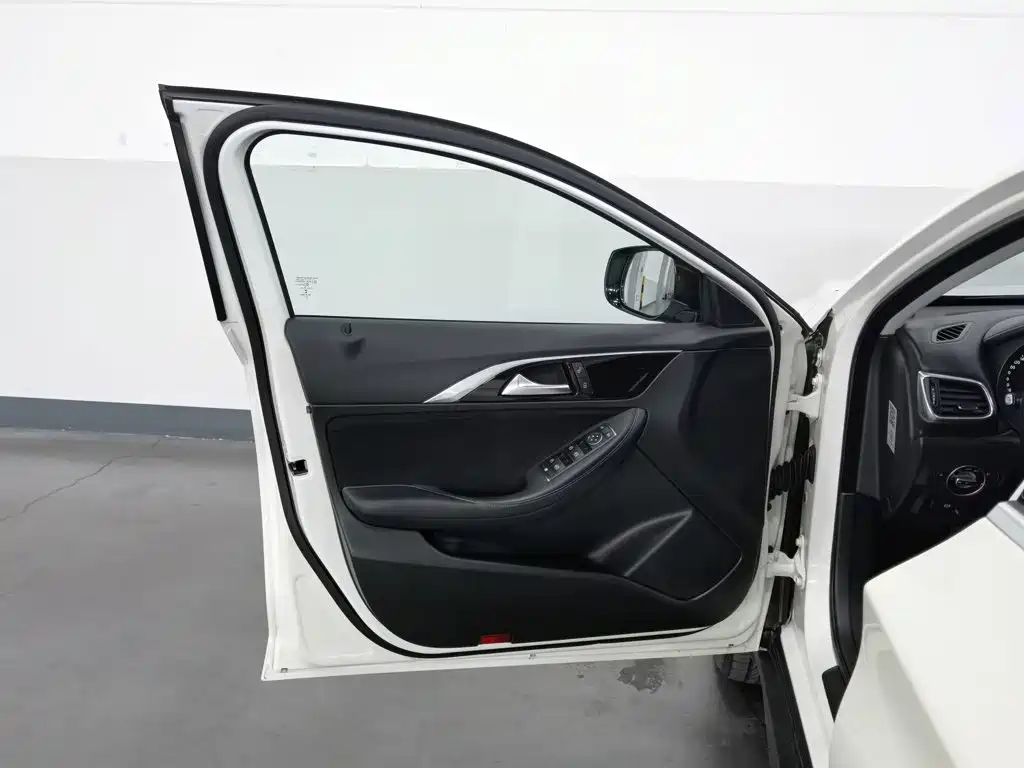 Infiniti QX30 — миниатюра 8