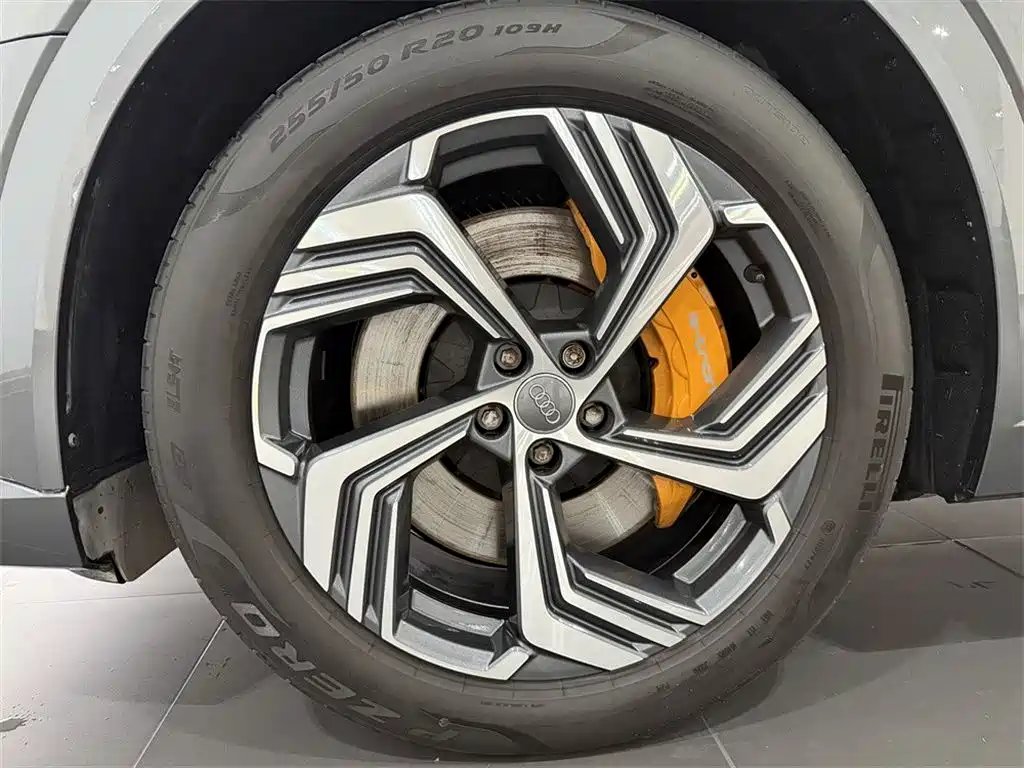 Audi e-tron — миниатюра 13