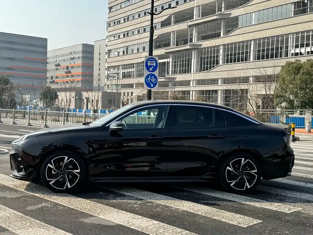 Lynk & Co 03 — миниатюра 3