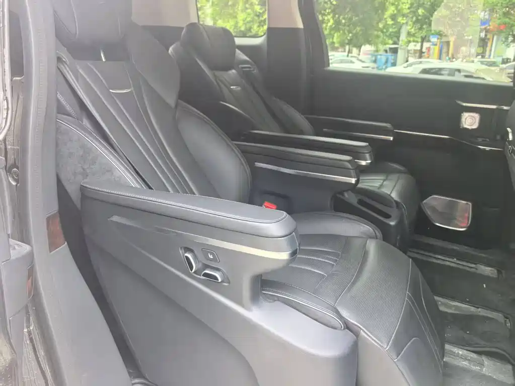 Hongqi HQ9 2023 2.0T