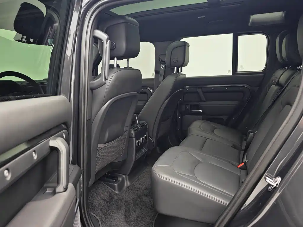 Land Rover Defender — миниатюра 25