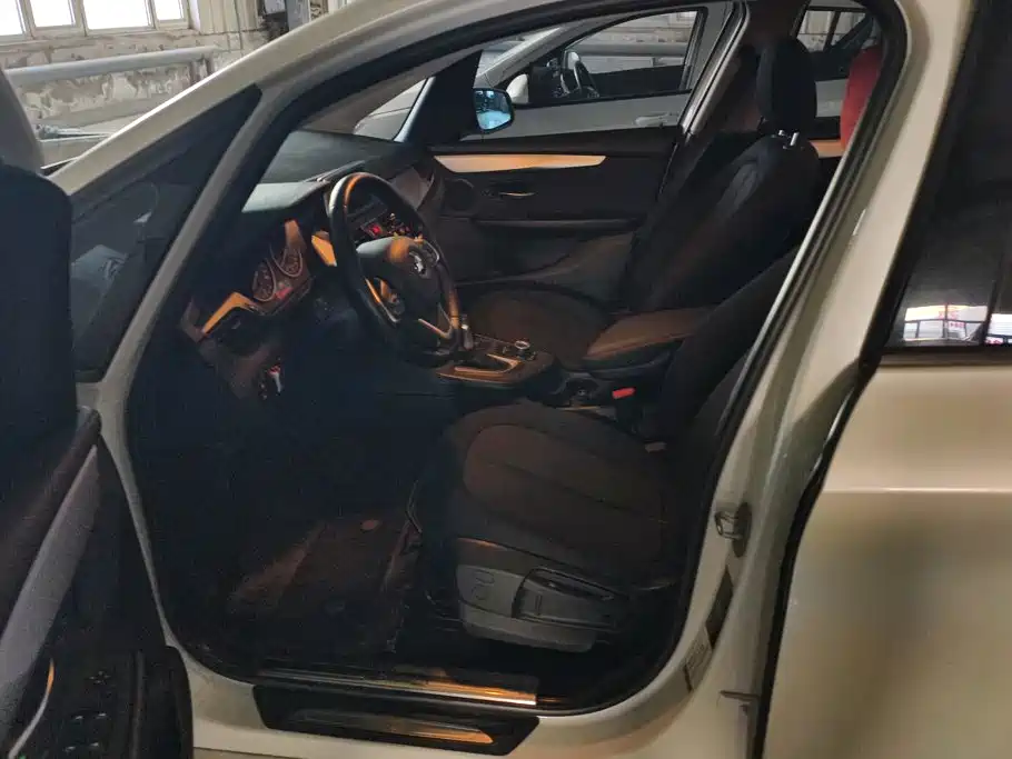BMW 2 Series Active Tourer — миниатюра 9