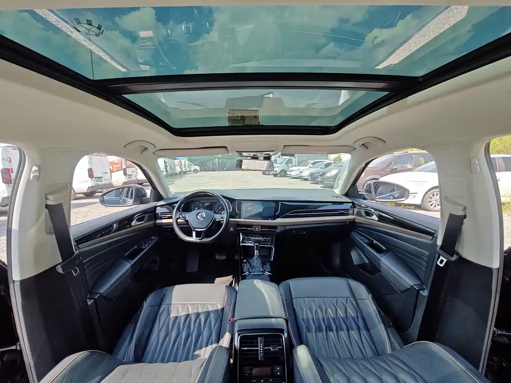 Volkswagen Passat PHEV — миниатюра 10