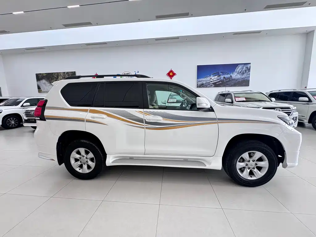 Toyota Land Cruiser Prado 2010 2.7L AT Luxury